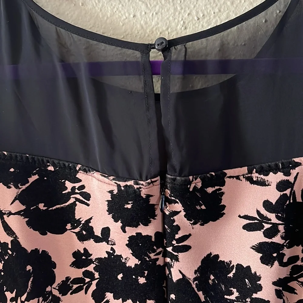 PINK AND BLACK DRESS WITH BLACK FLORAL PRINT SIZE 12 ENFOCUS STUDIO - Picture 3 of 8